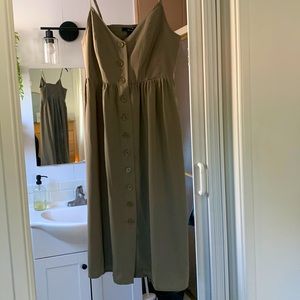 Medium olive green mid-dress